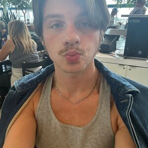 Meet your Posher, Paxton